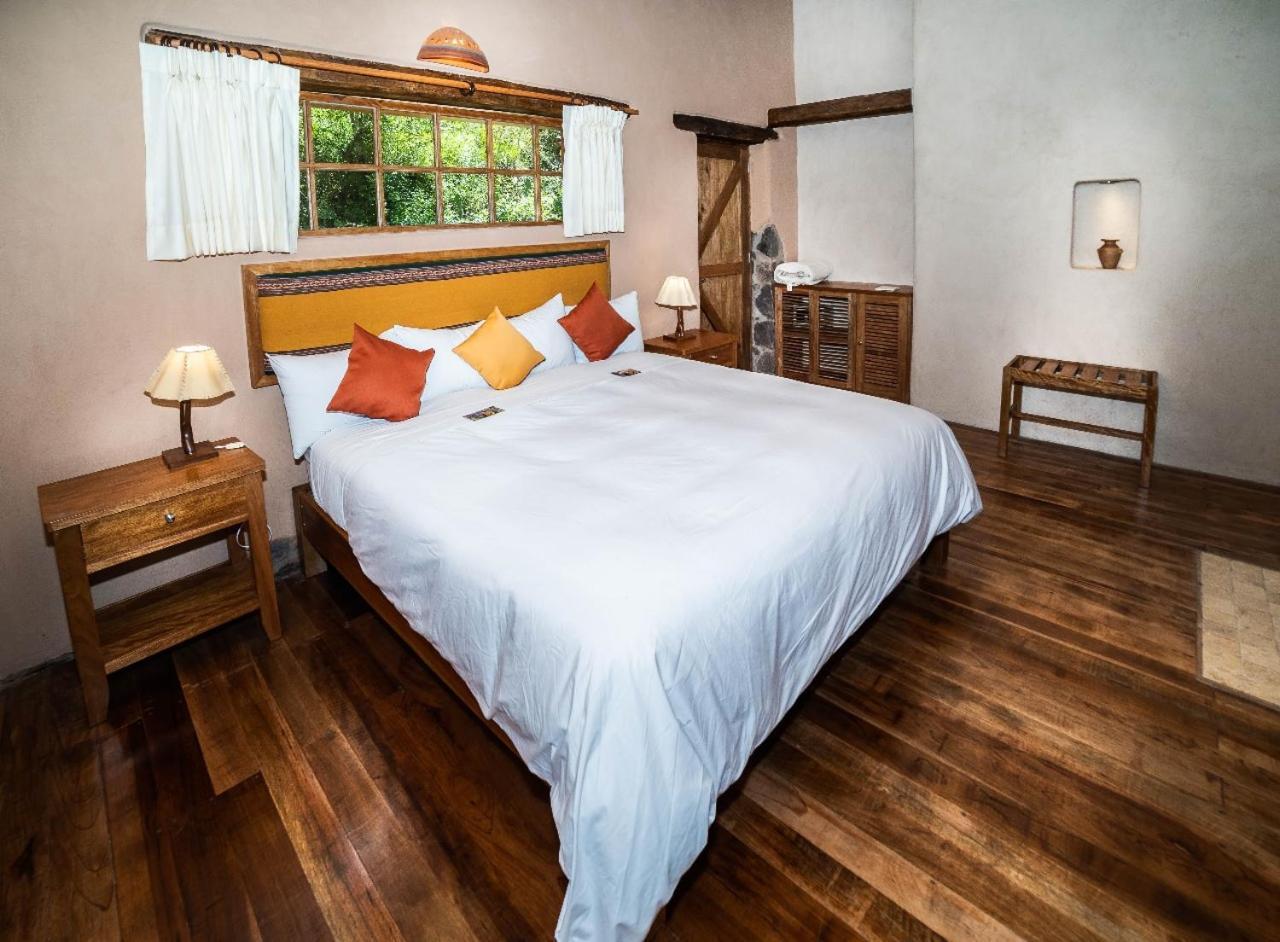 אורובמבה Sacred Dreams Lodge מראה חיצוני תמונה