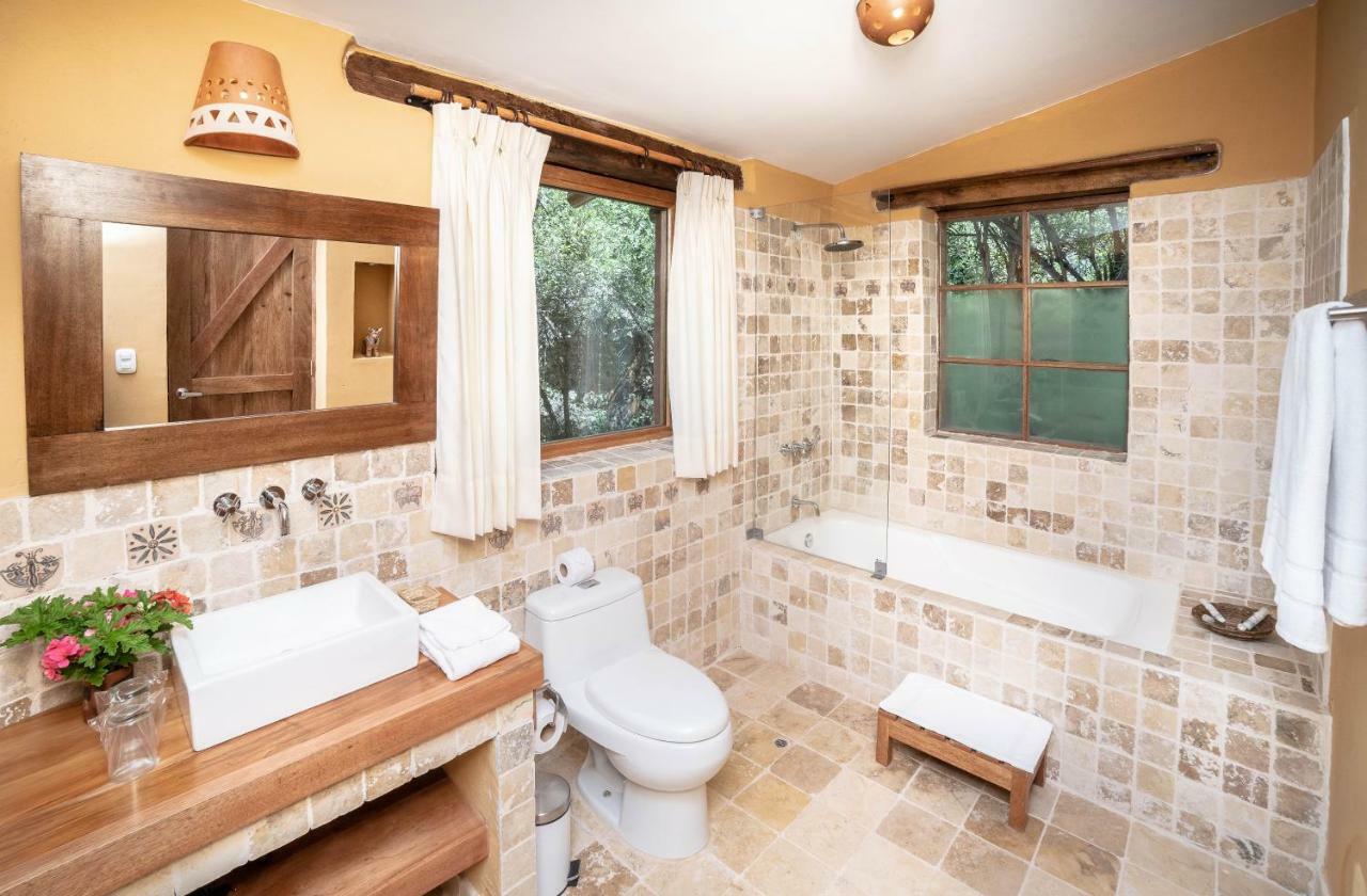אורובמבה Sacred Dreams Lodge מראה חיצוני תמונה